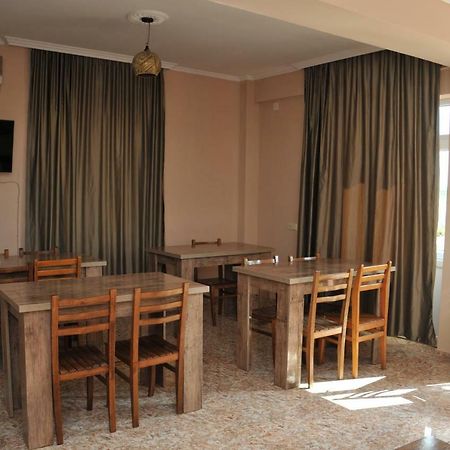 Giomari Hotel Уреки Екстериор снимка