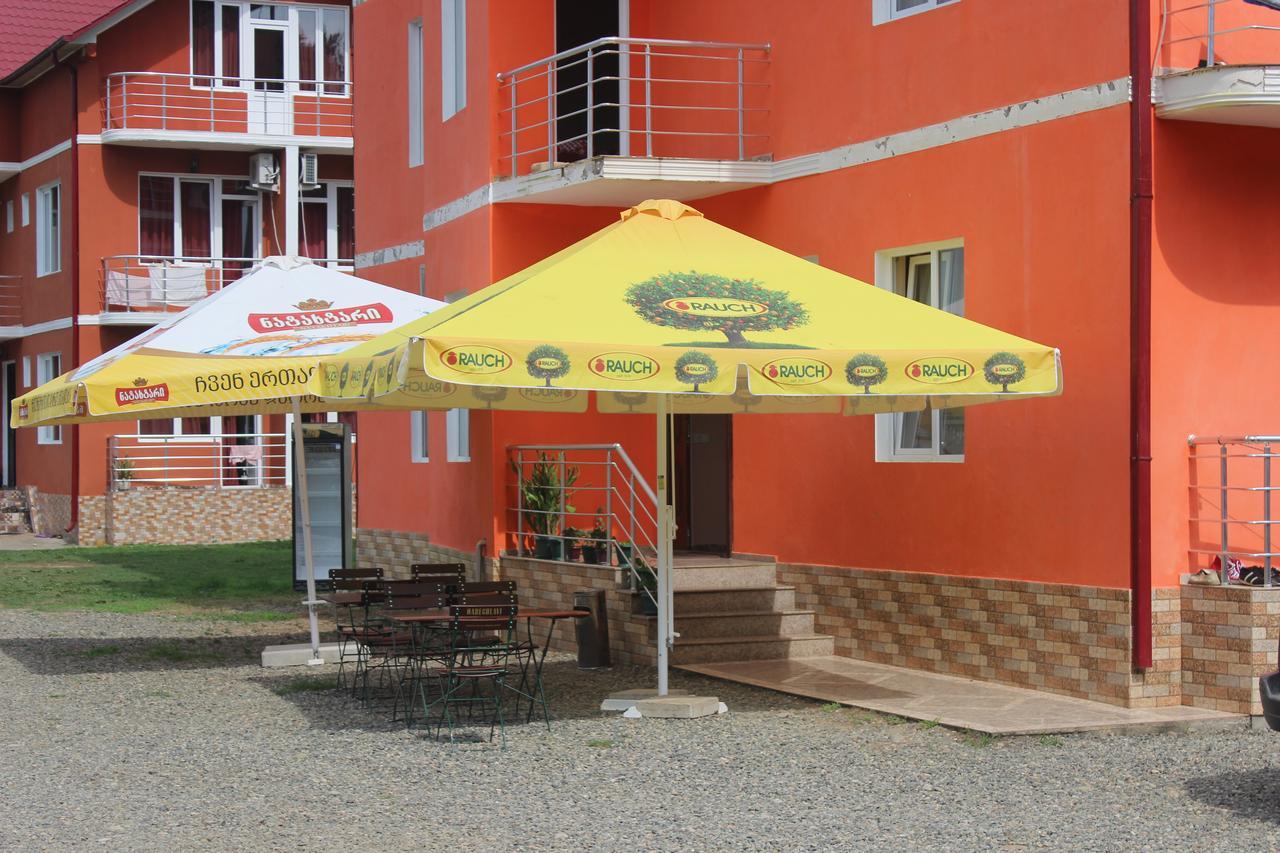 Giomari Hotel Уреки Екстериор снимка