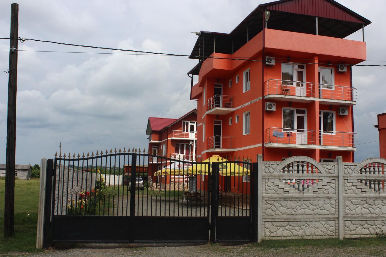 Giomari Hotel Уреки Екстериор снимка