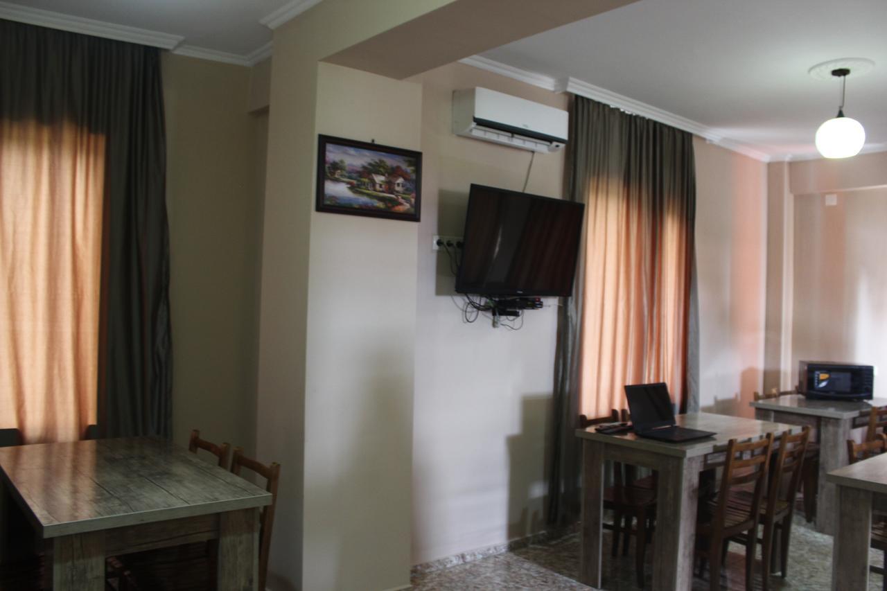 Giomari Hotel Уреки Екстериор снимка