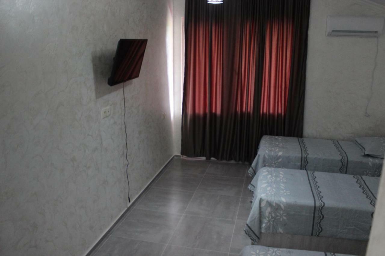 Giomari Hotel Уреки Екстериор снимка