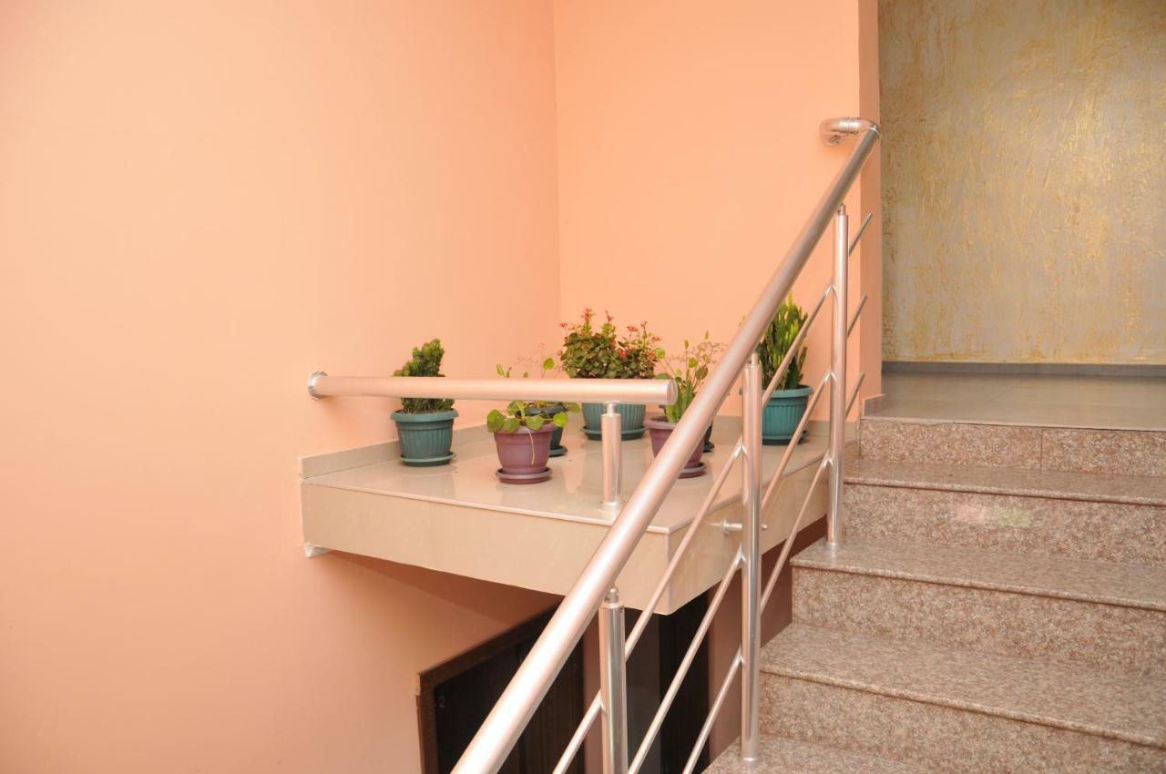 Giomari Hotel Уреки Екстериор снимка