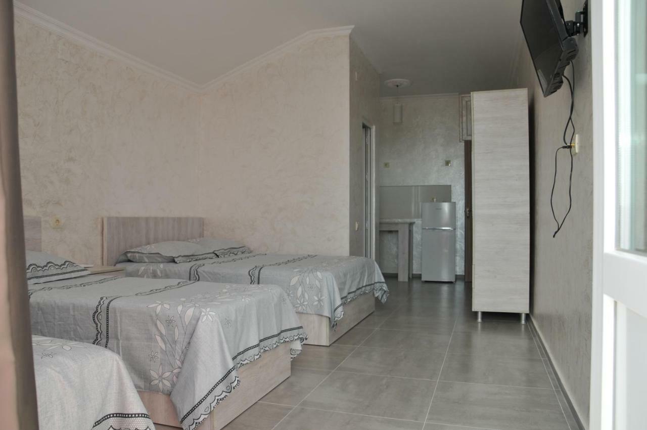 Giomari Hotel Уреки Екстериор снимка