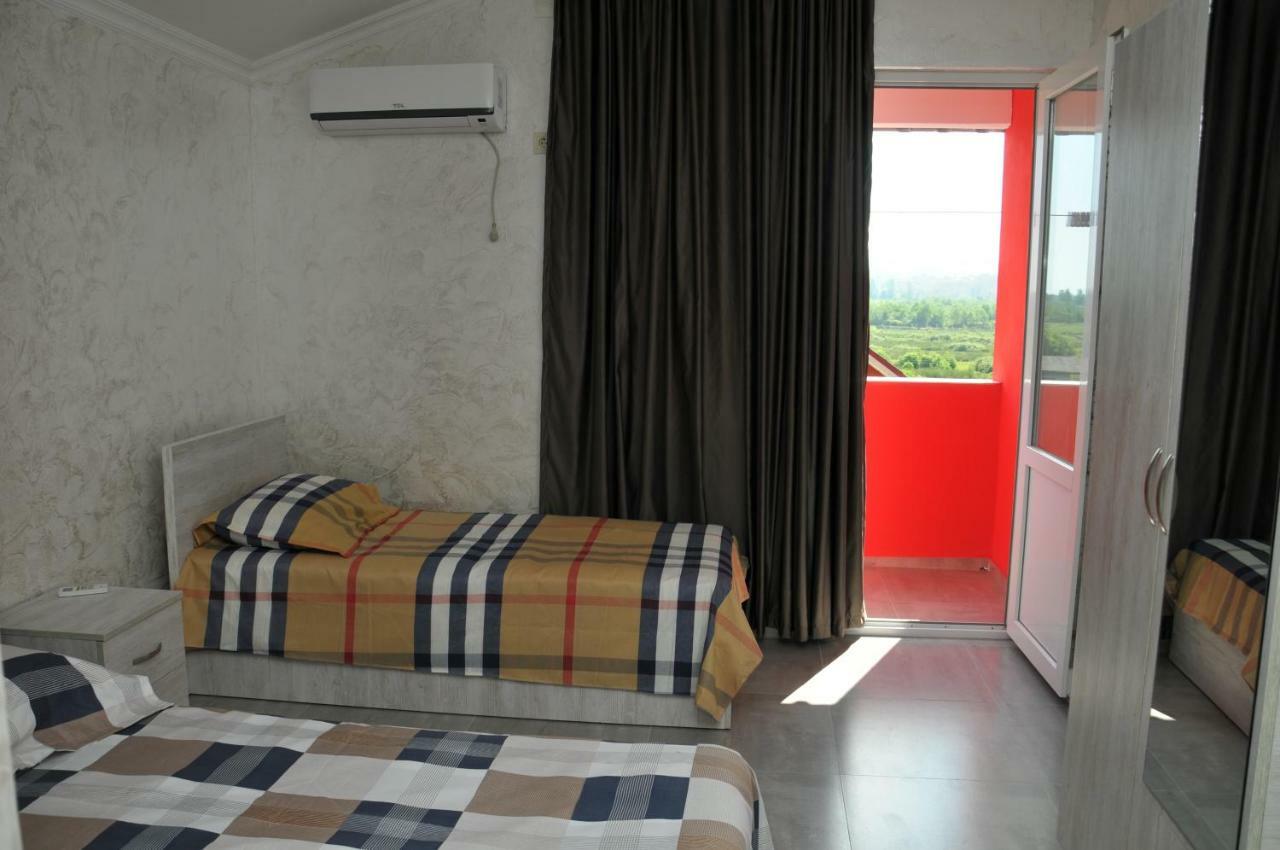 Giomari Hotel Уреки Екстериор снимка