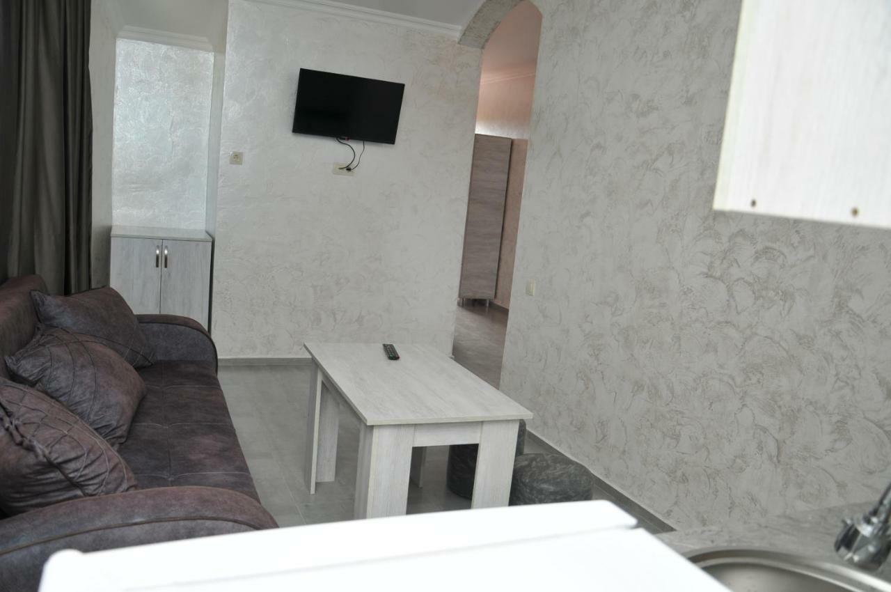 Giomari Hotel Уреки Екстериор снимка