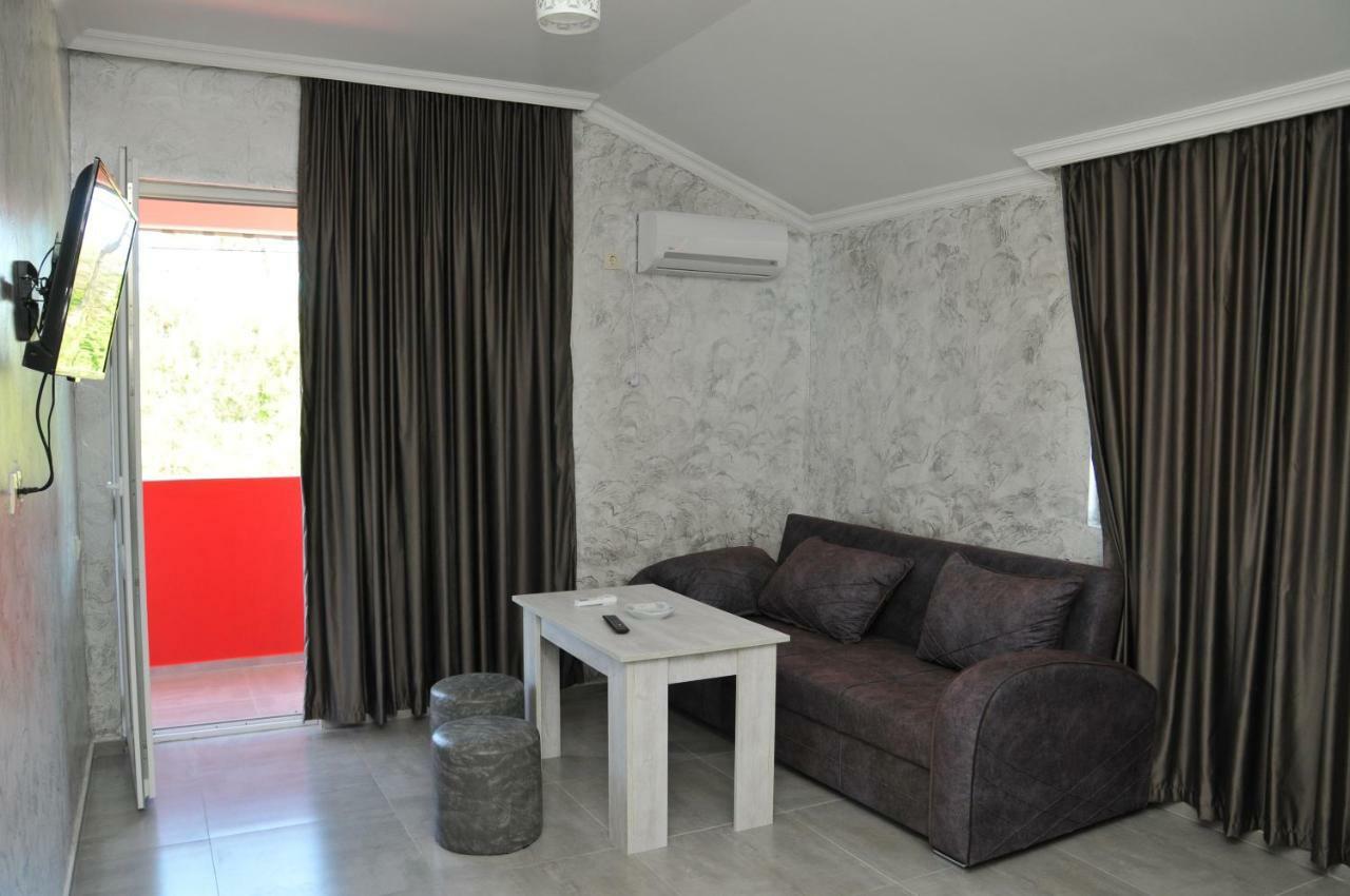 Giomari Hotel Уреки Екстериор снимка
