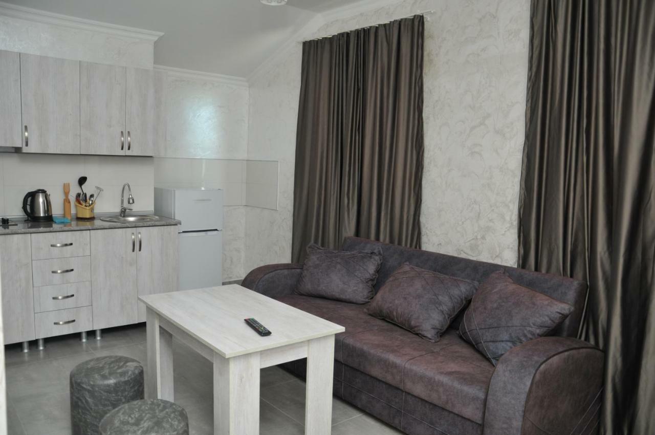 Giomari Hotel Уреки Екстериор снимка