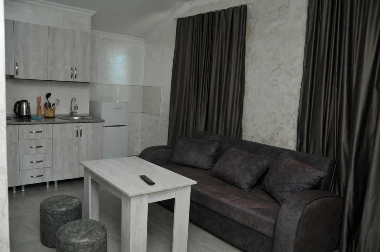 Giomari Hotel Уреки Екстериор снимка