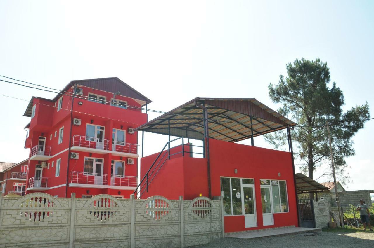 Giomari Hotel Уреки Екстериор снимка