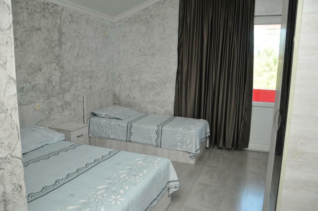 Giomari Hotel Уреки Екстериор снимка