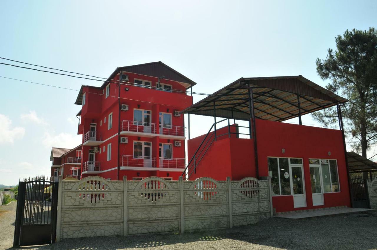 Giomari Hotel Уреки Екстериор снимка