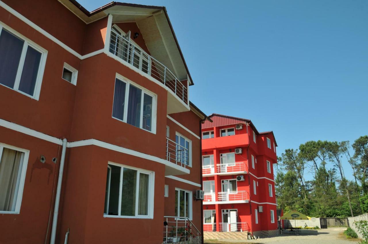 Giomari Hotel Уреки Екстериор снимка