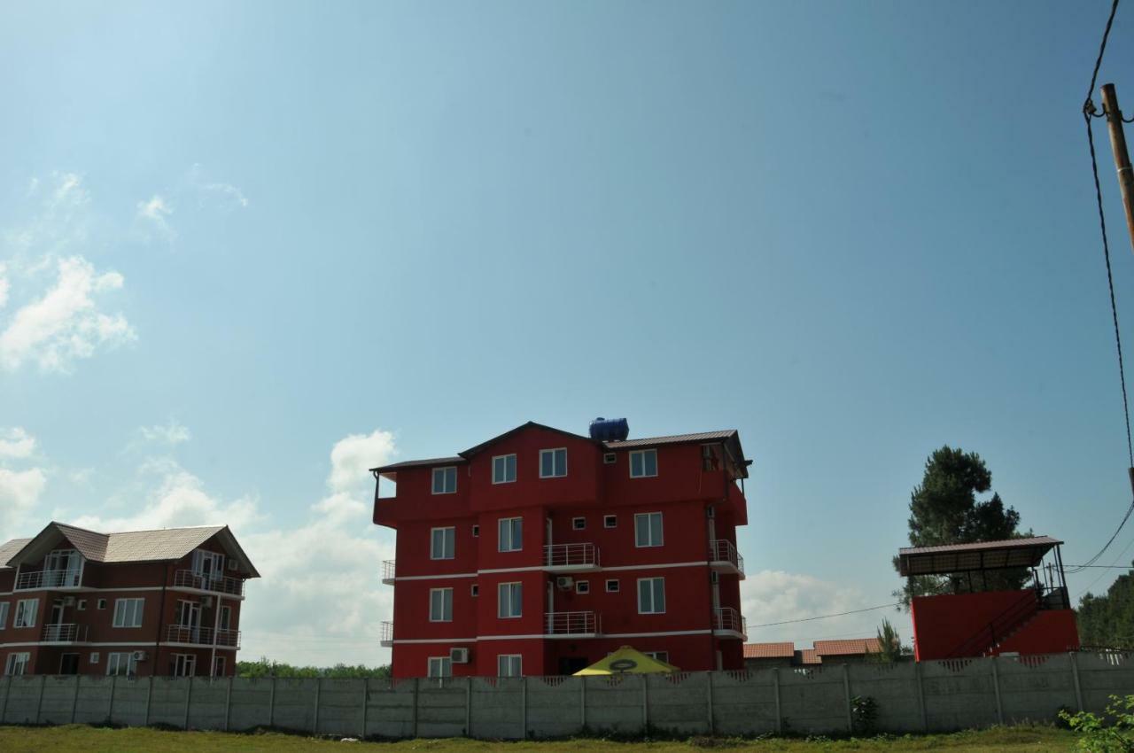 Giomari Hotel Уреки Екстериор снимка