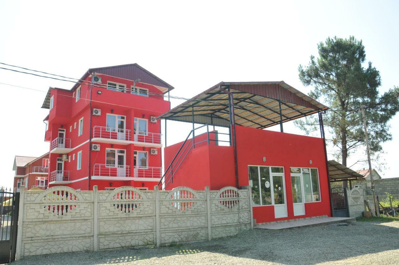 Giomari Hotel Уреки Екстериор снимка
