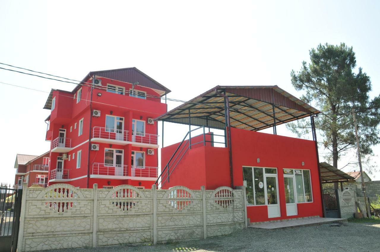 Giomari Hotel Уреки Екстериор снимка