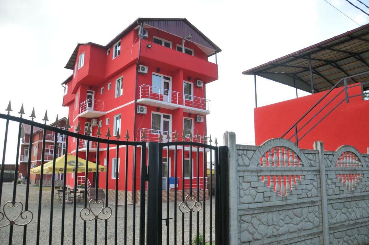 Giomari Hotel Уреки Екстериор снимка